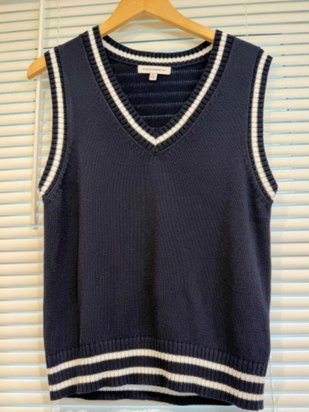 In Conversation Preppy Navy Blue & White Knit Sweater Vest Size M Cotton